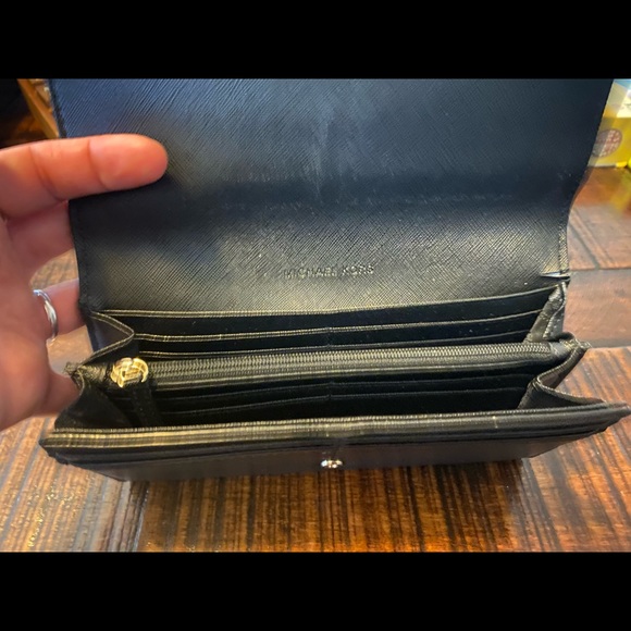 Michael Kors Large Logo Wallet Black - Picture 2 of 2